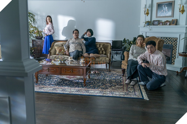 Kẻ xâm nhập: Lập kỉ lục tại Hàn, sắp cập bến phòng vé Việt 4