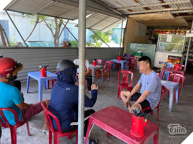 Khi cuộc nói chuyện chỉ vừa được diễn ra...