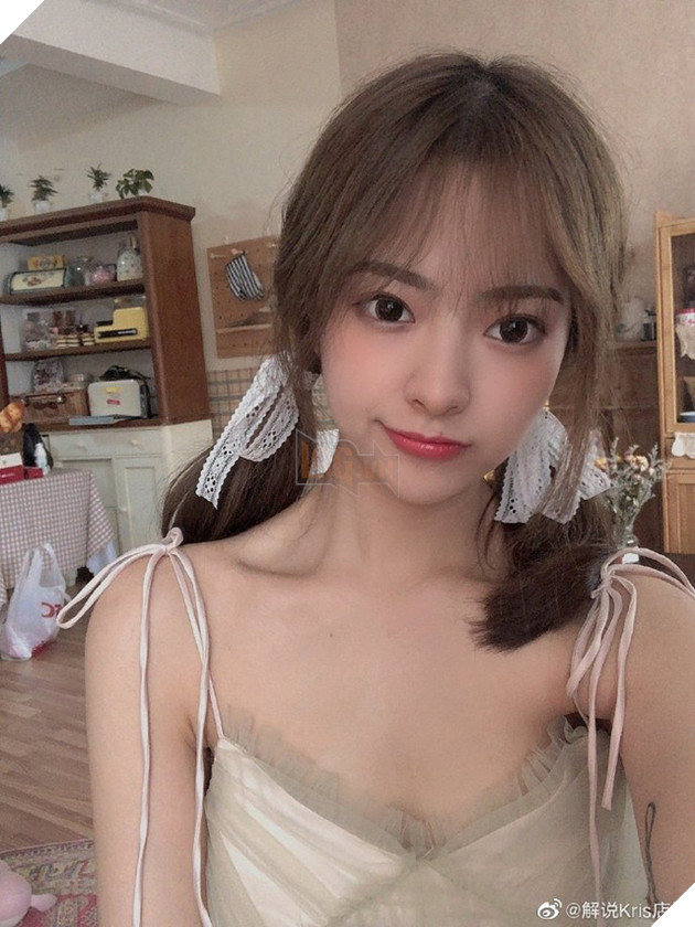 Hóa thân thành nữ sinh với vẻ đẹp tinh khôi trong bộ ảnh mới, nữ BLV LPL khiến cộng đồng mê mệt - Ảnh 7.