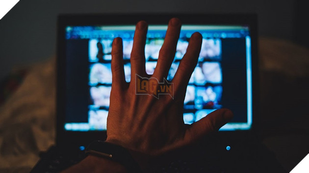  Góc ngược đời Nhà chức trách dùng diễn viên phim người lớn để cấm trẻ...xem phim khiêu dâm? 3