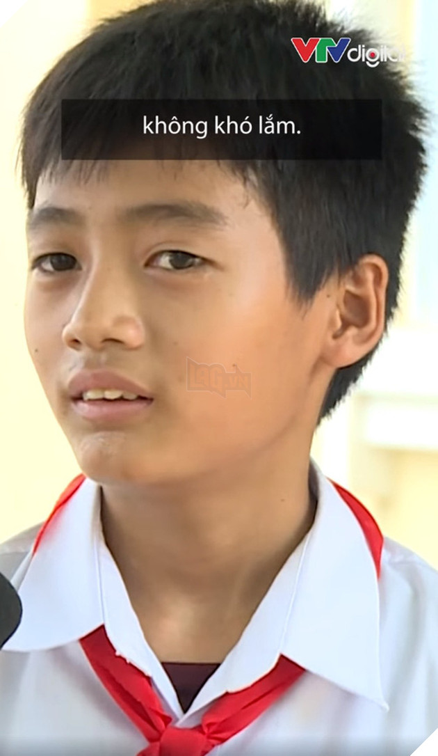 Nam sinh nhặt r&#225;c khơi cống tho&#225;t nước v&#224; ước mơ tuyệt đẹp: Muốn l&#224;m nghề điện để gi&#250;p đỡ b&#224; ngoại, mong tr&#225;i đất kh&#244;ng c&#242;n nhiều r&#225;c - Ảnh 1.