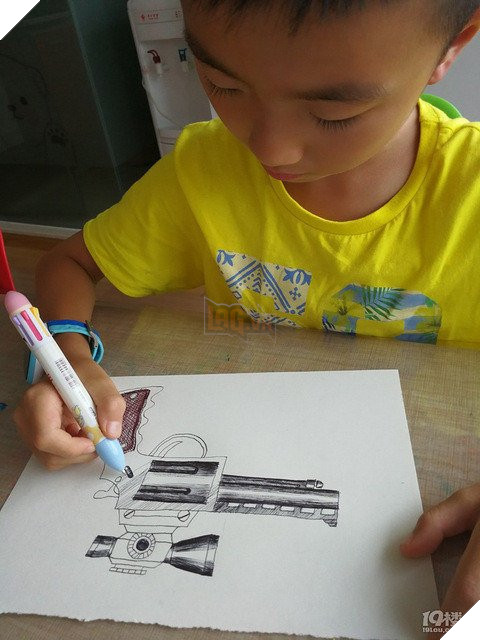 Game thủ nhí 7YO làm loá mắt người xem với tài năng vẽ súng như trong PUBG Mobile 