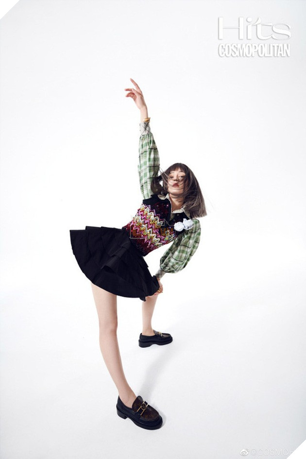 Nức nở với bộ ảnh mới của Địch Lệ Nhiệt Ba: Vòng 1 căng đầy sexy bức thở, nhận cơn mưa lời khen vì lột xác bất ngờ - Ảnh 12.