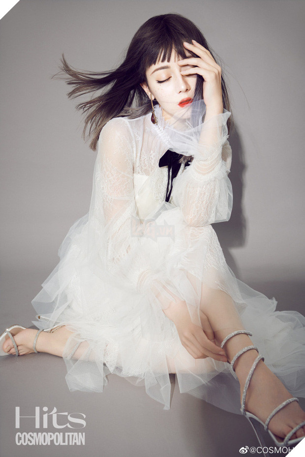 Nức nở với bộ ảnh mới của Địch Lệ Nhiệt Ba: Vòng 1 căng đầy sexy bức thở, nhận cơn mưa lời khen vì lột xác bất ngờ - Ảnh 8.