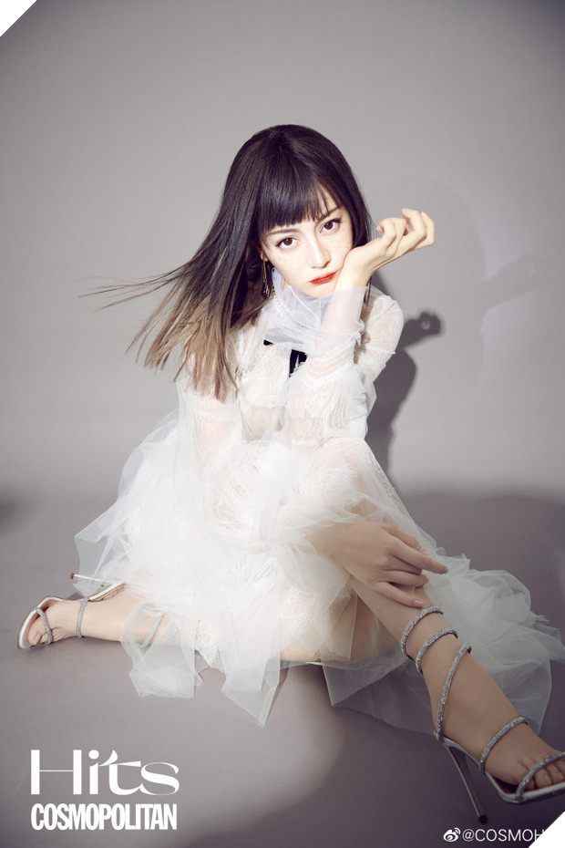 Nức nở với bộ ảnh mới của Địch Lệ Nhiệt Ba: Vòng 1 căng đầy sexy bức thở, nhận cơn mưa lời khen vì lột xác bất ngờ - Ảnh 9.