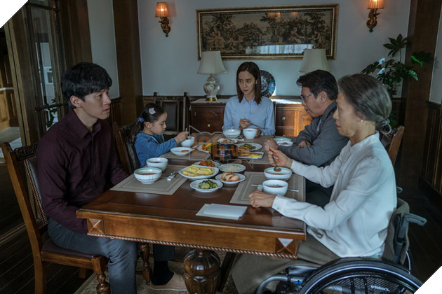 Kẻ xâm nhập: Siêu hack não với màu phim u ám, giật gân 2