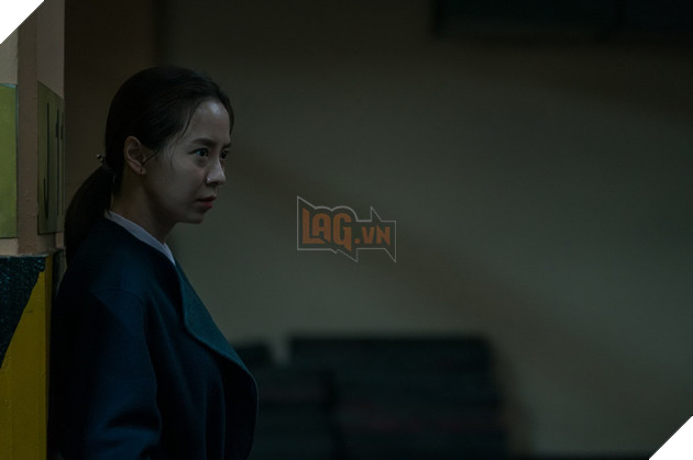 Kẻ xâm nhập: Siêu hack não với màu phim u ám, giật gân 5