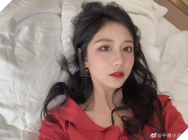 Nữ BLV nóng bỏng của Trung Quốc dính phốt vạ miệng, gọi Faker là thiểu năng rồi phải cuống cuồng xin lỗi - Ảnh 3.