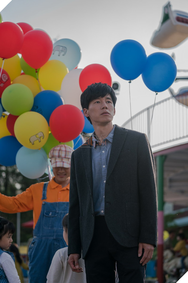 Kẻ xâm nhập: Lý giải cái kết hack não về danh tính đứa em hắc ám 4