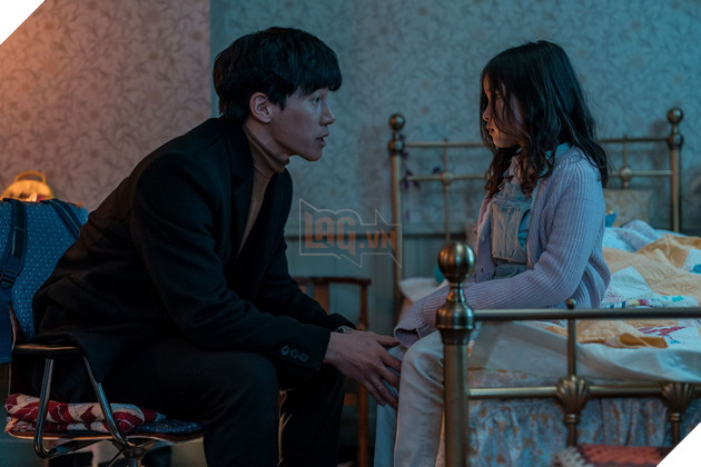 Kẻ xâm nhập: Lý giải cái kết hack não về danh tính đứa em hắc ám 6