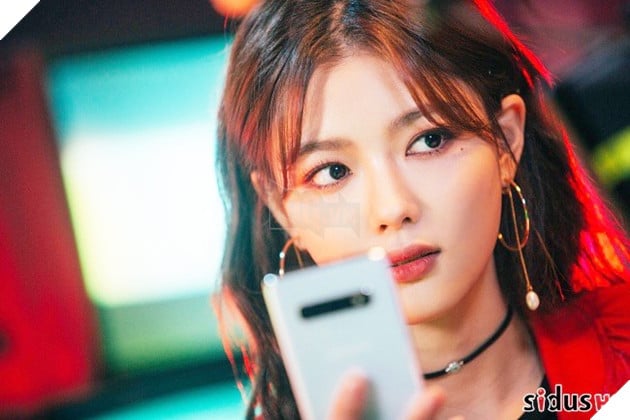 Vẻ ngoài lột xác quyến rũ của mỹ nhân được mệnh danh là quốc bảo nhan sắc xứ Hàn 21