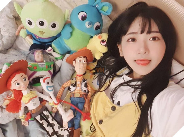 Nữ Streamer đã hy sinh lông mày của mình để nhận 5000USD khiến người xem tiếc nuối 2