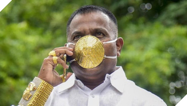 Một doanh nhân Ấn Độ đã thiết kế khẩu trang vàng trị giá 4000 USD để phòng dịch COVID-19