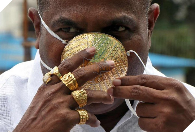 Một doanh nhân Ấn Độ đã thiết kế khẩu trang vàng trị giá 4000 USD để phòng dịch COVID-19 3