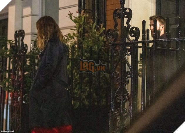 Nghi vấn Captain America Chris Evans hẹn hò Lily James