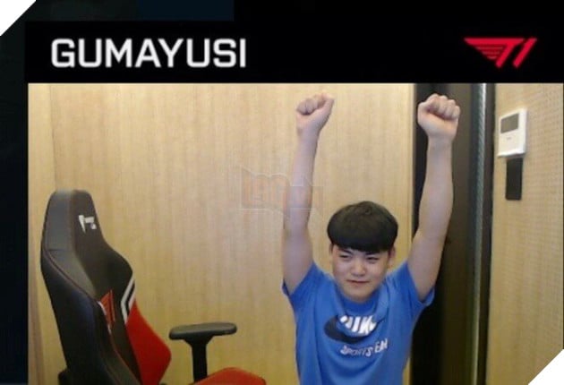 Hối hận vì hành vi phá game, sao trẻ T1 tự phạt, quỳ gối trên stream xin lỗi người hâm mộ - Ảnh 3.