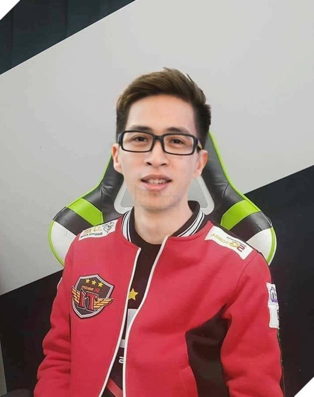  
ViruSs bắt đầu sự nghiệp với vai trò là tuyển thủ chuyên nghiệp