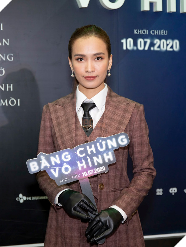 Dàn sao đình đám xuất hiện tại họp báo Bằng chứng vô hình: Nhã Phương một mình vẫn rạng rỡ Phương Anh Đào xinh đẹp hút hồn 24