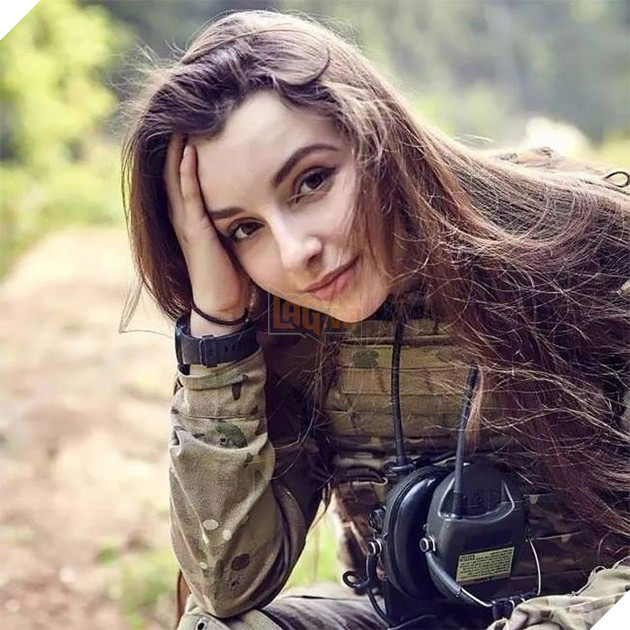 Gặp gỡ Elena Deligioz cùng những bức ảnh theo phong cách PUBG làm điên đảo dân mạng 7