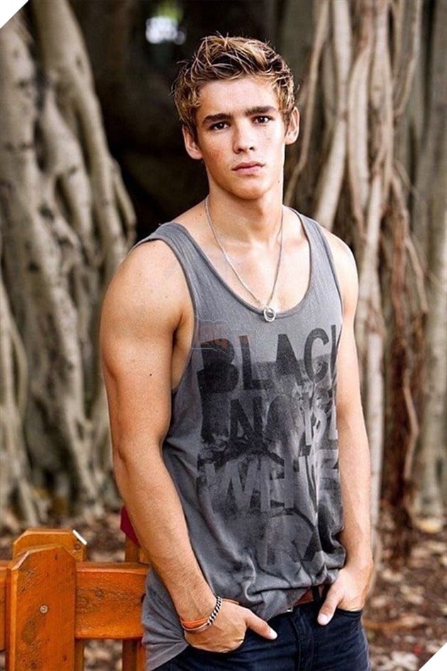 Điểm danh dàn nam chính cơ bắp của Dinh thự oan khuất