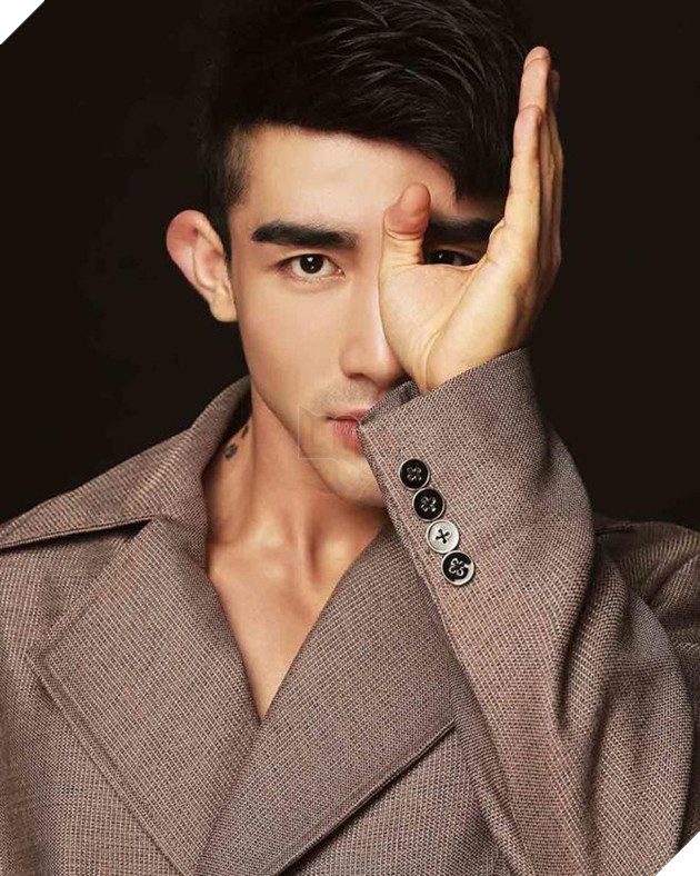 Triệt phá đường dây người mẫu bán dâm hàng chục nghìn USD ở TP.HCM của Lục Triều Vỹ