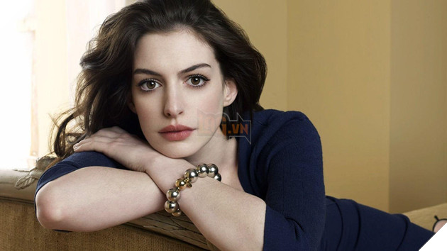 Sẽ ra sao khi mỹ nhân nóng bỏng bậc nhất Hollywood hoá phù thuỷ với tạo hình kinh dị?