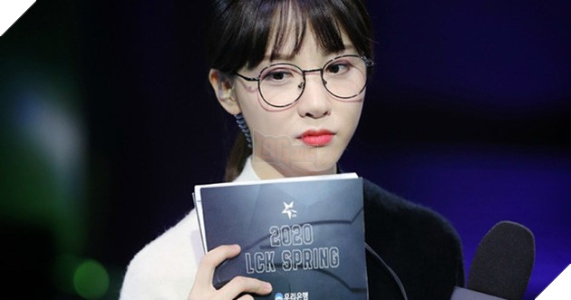 Phát ngôn vạ miệng quấy rối trẻ vị thành niên, nữ MC Kim Min-ah buộc phải rời khỏi LCK - Ảnh 1.