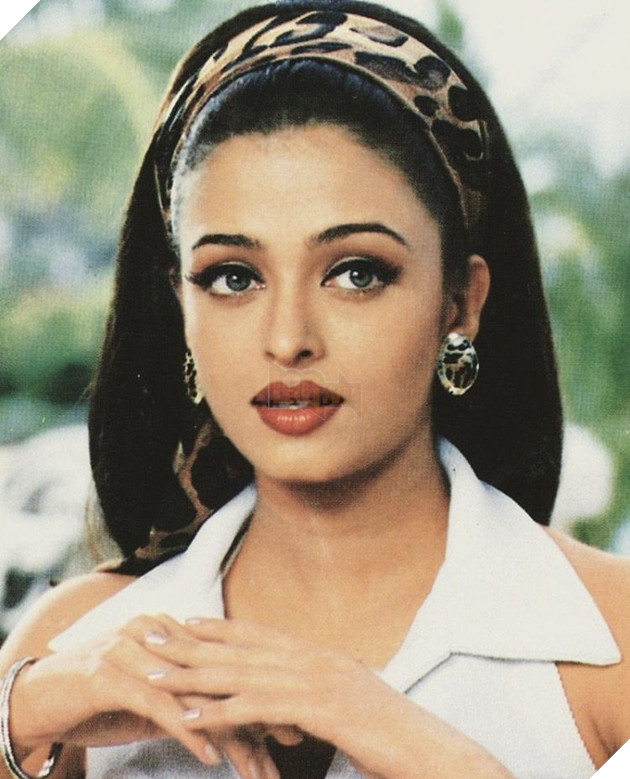 Chiêm ngưỡng nhan sắc của hoa hậu từng từ chối cảnh nóng với Brad Pitt