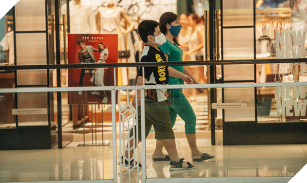 Người dân Sài Gòn và Hà Nội kích hoạt lại các biện pháp phòng chống dịch: Tuân thủ đeo khẩu trang nơi đông người - Ảnh 8.