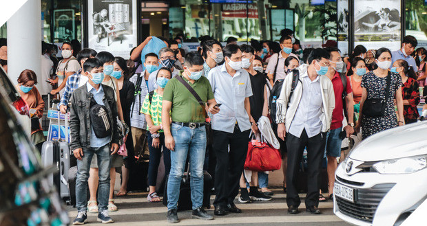 Người dân Sài Gòn và Hà Nội kích hoạt lại các biện pháp phòng chống dịch: Tuân thủ đeo khẩu trang nơi đông người - Ảnh 10.