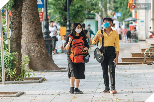 Người dân Sài Gòn và Hà Nội kích hoạt lại các biện pháp phòng chống dịch: Tuân thủ đeo khẩu trang nơi đông người 6