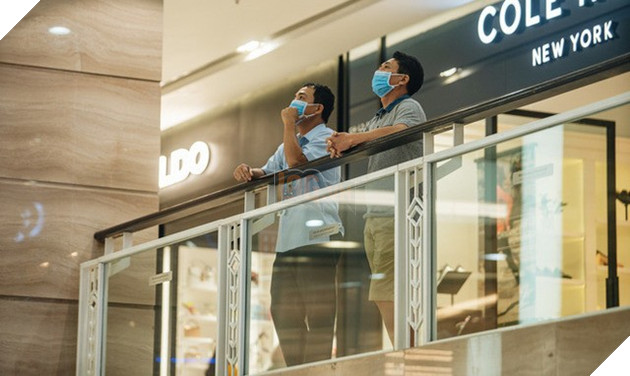 Người dân Sài Gòn và Hà Nội kích hoạt lại các biện pháp phòng chống dịch: Tuân thủ đeo khẩu trang nơi đông người - Ảnh 7.