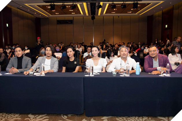 Dàn sao khủng thi nhau tố bạn diễn tại showcase Tiệc trăng máu 