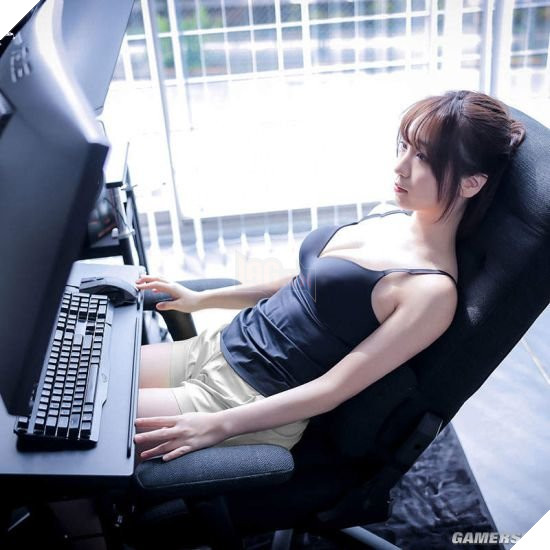 Gặp gỡ Iori Moe, một Coser cực quyến rũ bên chiếc ghế gaming mà bất cứ game thủ nào đều muốn  5