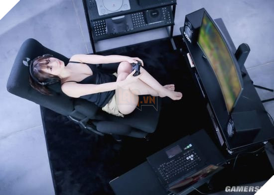 Gặp gỡ Iori Moe, một Coser cực quyến rũ bên chiếc ghế gaming mà bất cứ game thủ nào đều muốn  6