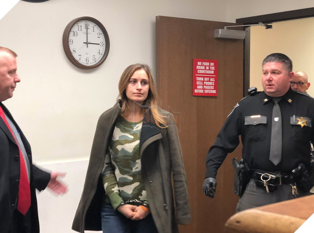 Chân dung nàng Hoa hậu bị phạt tù vì gửi ảnh nóng cho trẻ vị thành niên 4