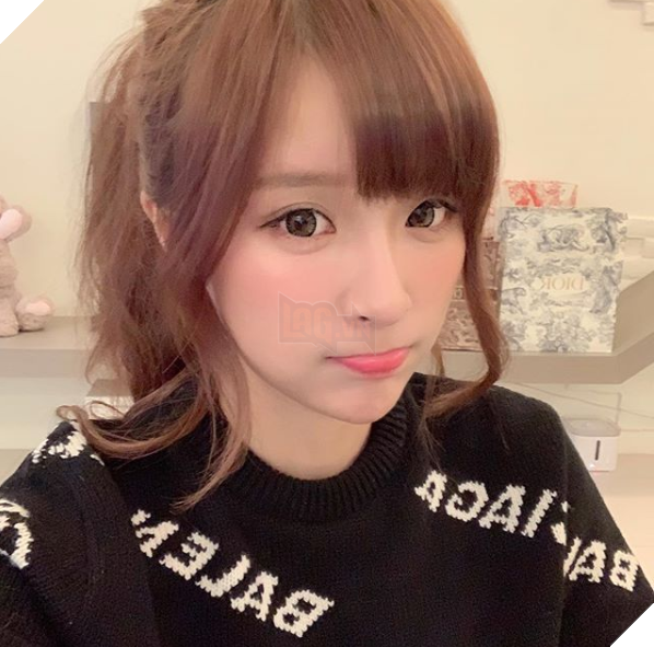 Bị chỉ trích vì khoe ngực trên sóng, nữ streamer xinh đẹp uất ức: Tôi biết nó thô tục, nhưng vì cánh đàn ông thích xem như thế - Ảnh 2.