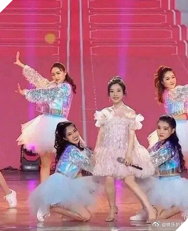 Nữ streamer có thu nhập cao nhất TQ lộ nhan sắc khác lạ, bị nghi là biến chứng do phẫu thuật - Ảnh 3.