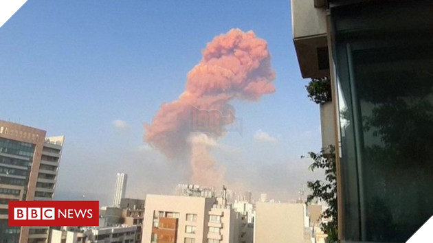 Beirut blast: Explosion rocks city ahead of Hariri verdict - BBC News