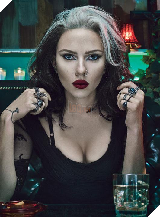 Điểm danh những mỹ nhân nóng bỏng từng làm mồi cho cá sấu trên phim 9