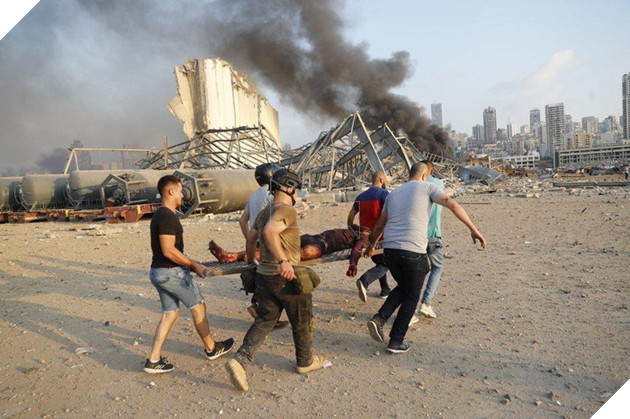 Vụ nổ ở Beirut: Cảnh hoang tàn đổ nát của thành phố như viễn cảnh phim ngày tận thế 11