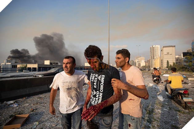 Vụ nổ ở Beirut: Cảnh hoang tàn đổ nát của thành phố như viễn cảnh phim ngày tận thế 10