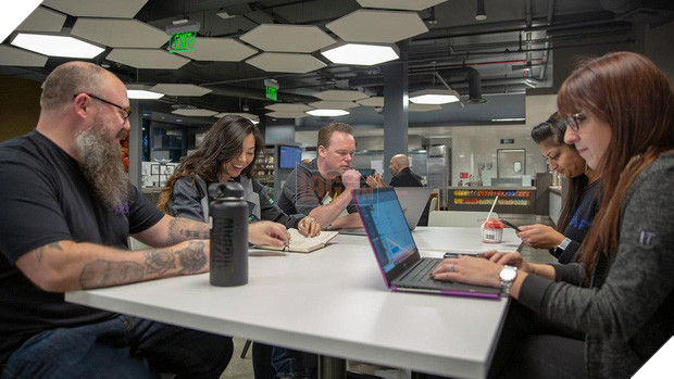 Trái với vẻ hào nhoáng bên ngoài, nhiều nhân viên hãng game hàng đầu thế giới phải... nhịn đói vì thiếu tiền - Ảnh 3.