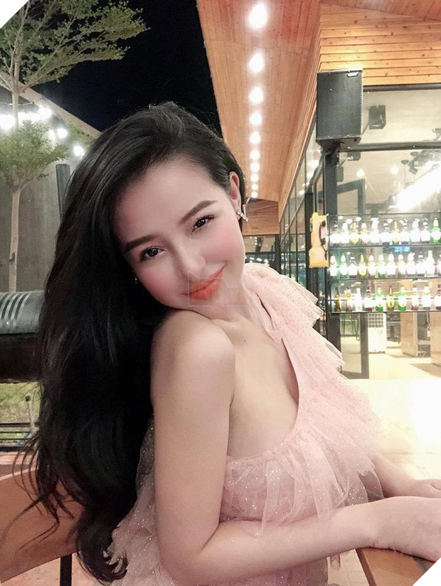 Ngân 98 lại gây sốc với ảnh bán nude khi xem phim Marvel sau lệnh cấm diễn vì trang phục phản cảm 4