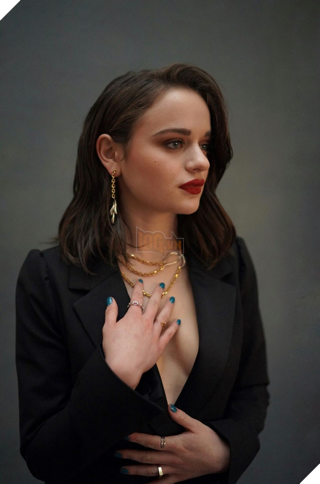 Người đẹp sinh năm 1999 sẽ đóng cặp cùng Brad Pitt trong phim hành động mới là ai? 3