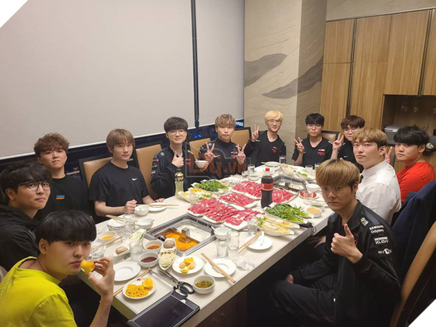 Dính tin đồn bị Faker đì, T1 bất hòa nội bộ, HLV Kim gay gắt: Những kẻ chửi rủa Faker đúng là bọn sâu bọ - Ảnh 2.