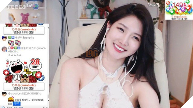 Bá đạo như cô nàng streamer xinh đẹp, chỉ lên sóng ngồi cười cũng nhận hơn 2 tỷ tiền donate mỗi tháng - Ảnh 2.