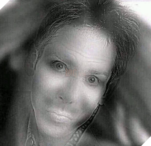 Lý giải bức ảnh “kinh dị” từng ám ảnh thế hệ 8,9X: Cô gái trong ảnh chỉ cười khi bạn nheo mắt lại 