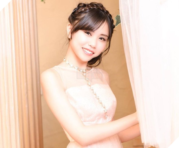 Nữ người mẫu Nhật Bản bỏ nghề để trở thành tuyển thủ Esports Liên Minh Huyền Thoại 3