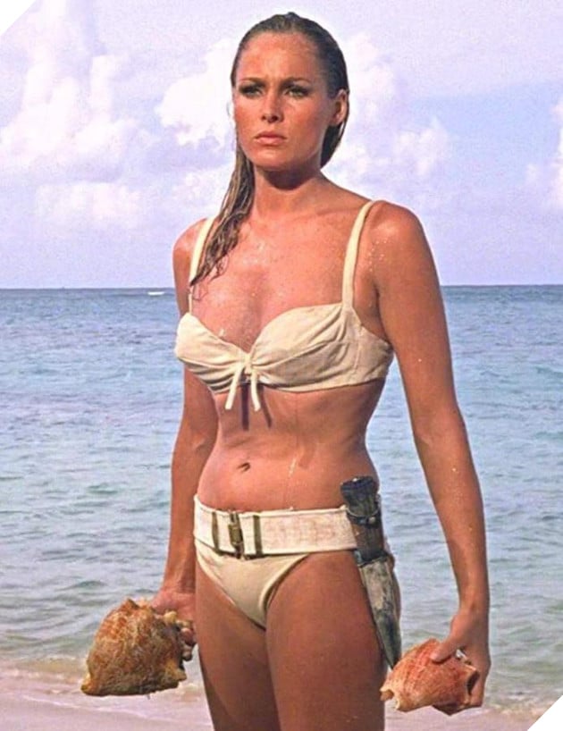 Loạt ảnh ngày ấy - bây giờ của những nàng Bond girl gợi cảm nhất mọi thời đại 11
